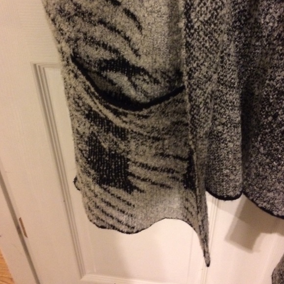 Cute Staccato Sweater - Picture 2 of 4